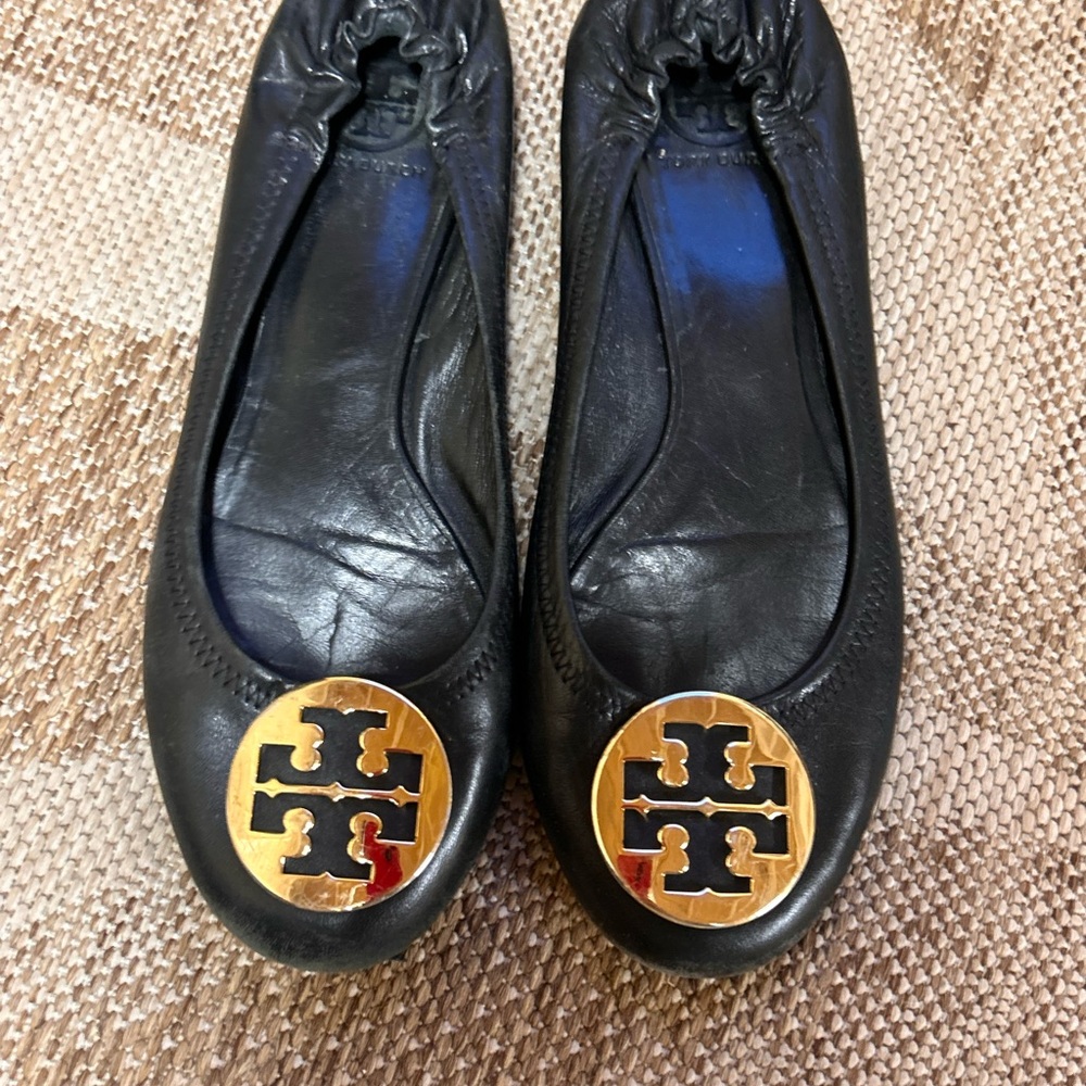 Tory Burch Black Leather Ballet Flats with Gold Logo Medallion - Picture 2 of 4